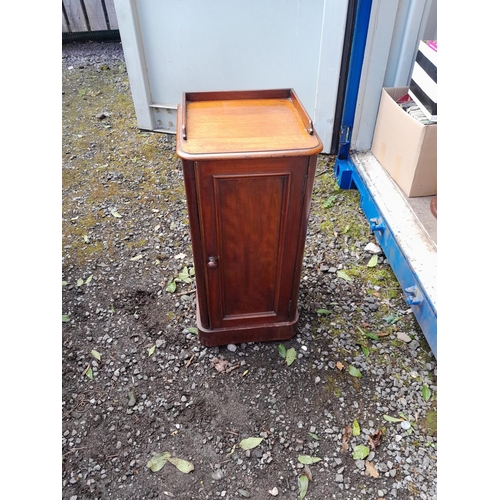 147 - Victorian mahogany bedside cupboard with splashback 39 cms x 36 cms x 82 cms