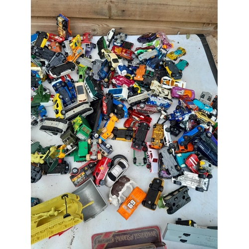 625 - Assorted die cast toy cars by various makers all playworn, Dinky included