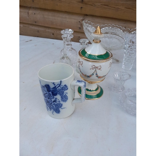 15 - Decorative china and glass : moulded and cut glass & Victorian flow blue and white tankard