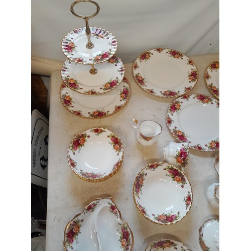 28 - Royal Albert Old Country Roses : 1 x cake stand (good order), 1 x tea cup (good order), 8 x bowls (g... 