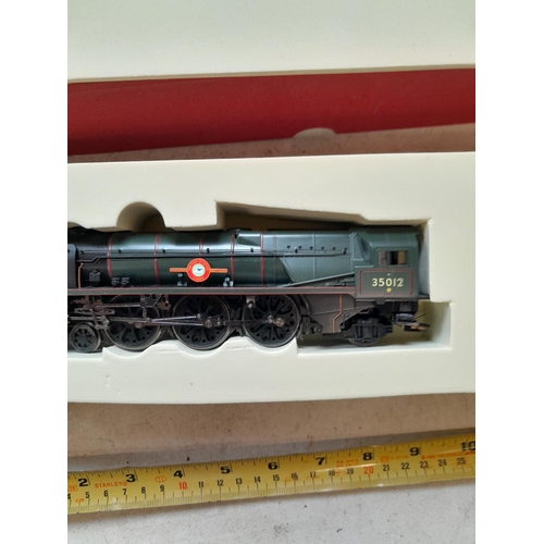 43 - Boxed Hornby 00 gauge locomotive : Merchant Navy Class United States Lines 35012