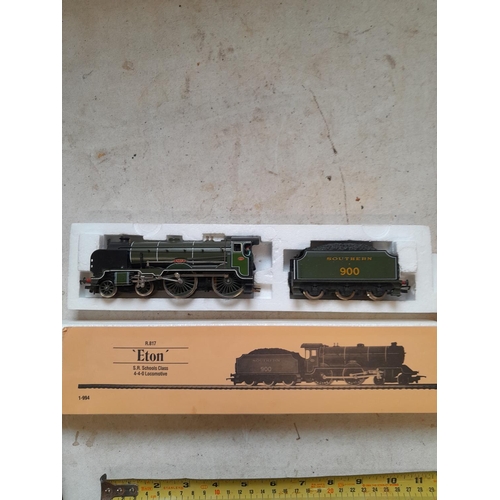 57 - Boxed Hornby 00 gauge locomotive : R 817 Schools Class 440 Eton Locomotive