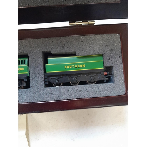 62 - Hornby R320 OO Gauge West Country Class ‘Exeter’ SR 21C101 In Presentation Box