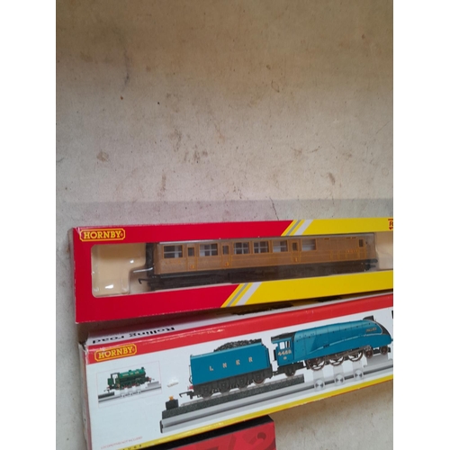 65 - Boxed Hornby 00 gauge rolling road and coach & Steam interest DVD set