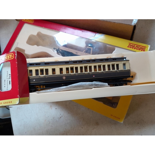 72 - Boxed Hornby 00 gauge rolling stock