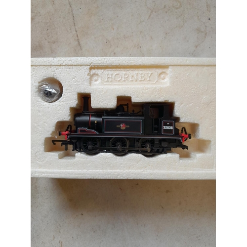 77 - Boxed Hornby 00 gauge locomotive : R2165B Terrier 32636