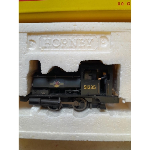 80 - Boxed Hornby 00 gauge locomotive : R2453A Pug