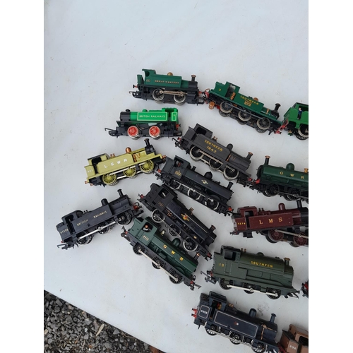 98 - Hornby 00 gauge railway tenders and locomotives all spares repairs , no boxes