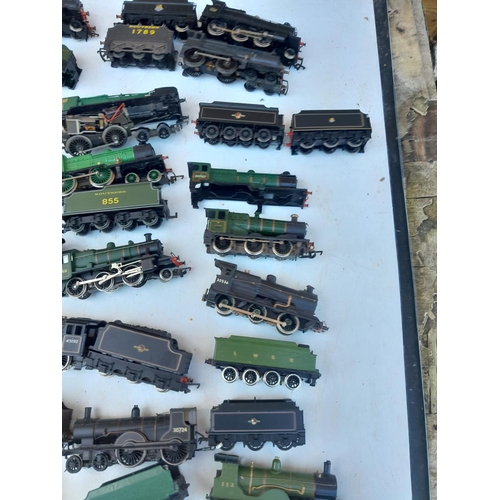 107 - Assorted 00 gauge railway tenders and locomotive for spares or repair