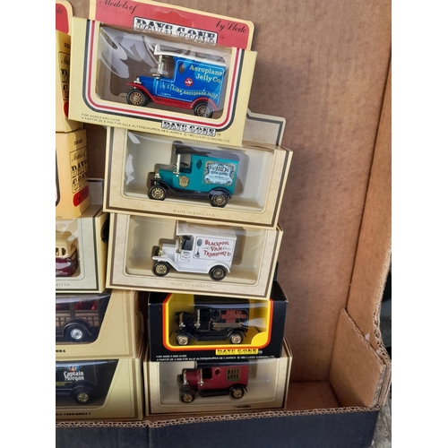 140 - 10 x boxed die cast toy cars :