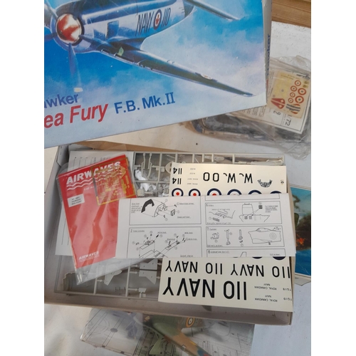 163 - Various makers : model aeroplanes boxed, condition varies