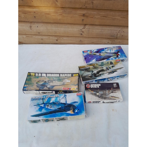 164 - Various makers : model aeroplanes boxed, condition varies