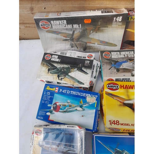 165 - Various makers : model aeroplanes boxed, condition varies