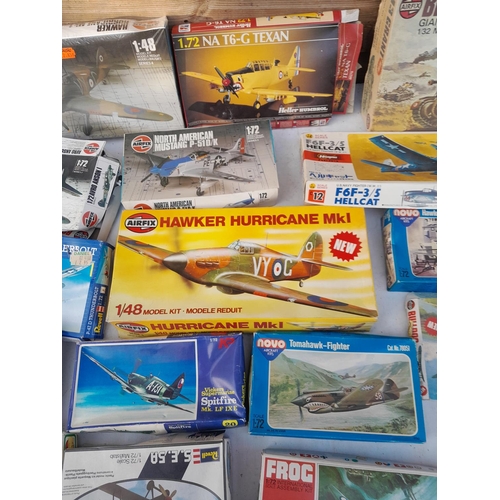 165 - Various makers : model aeroplanes boxed, condition varies