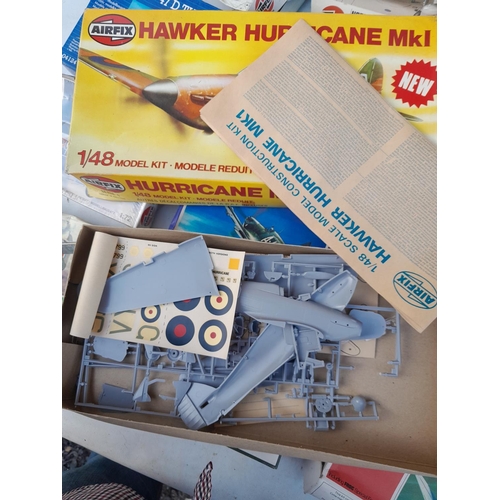 165 - Various makers : model aeroplanes boxed, condition varies