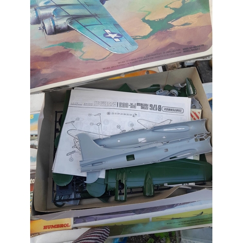 166 - Various makers : model aeroplanes boxed, condition varies