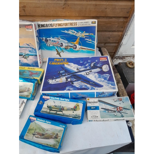 167 - Various makers : model aeroplanes boxed, condition varies