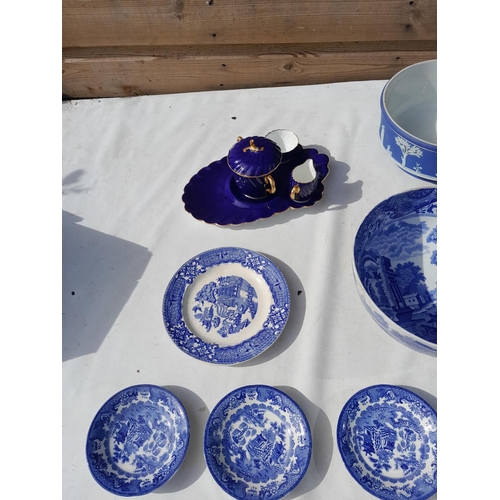 171 - Assorted blue and white china, graduated jugs, note damage