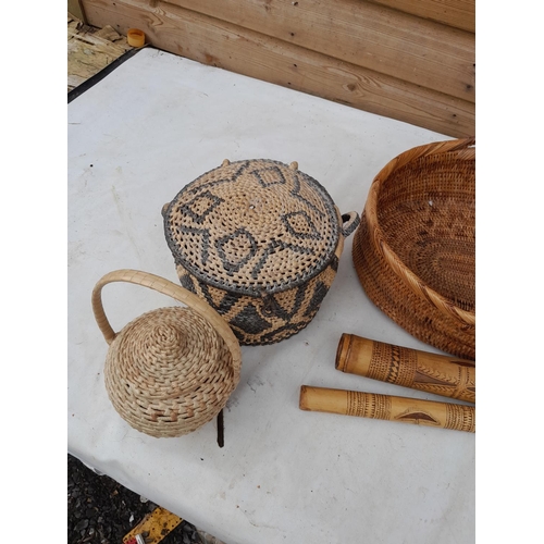 182 - Tribal and Ethnographic interest : Straw and grass work baskets, from Southern Hemisphere, poker wor... 