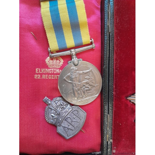 255 - Medal : British Imperial Service Medal Edward VII in Elkington case of issue awarded to Robert Helms... 