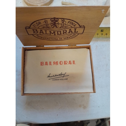 447 - Vintage pipes : The Black Prince, cigars : 9 x Balmoral in wooden box of issue, 1 x Flor Fina Alvard... 