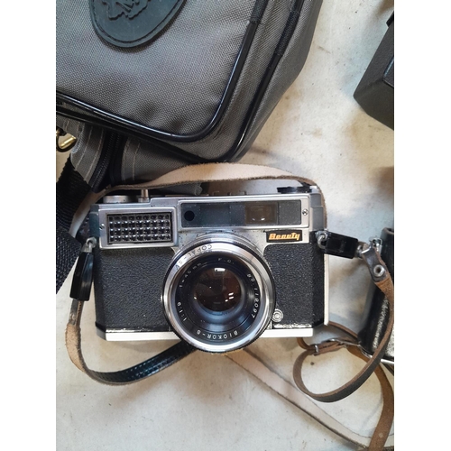 274 - Cameras : Kodak instamatic, Beauty Light O Matic & Zenit E with Helios lens