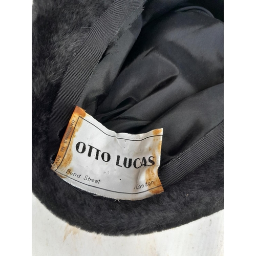 433 - Fashion and textile interest : Otto Lucas of London crushed velvet hat from the 1960s internal 22 cm... 