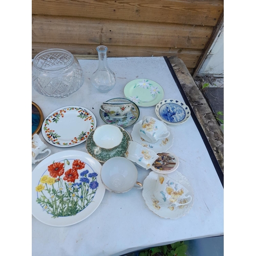 657 - Assorted decorative china : tea ware etc.