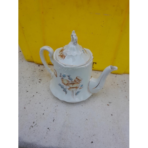 657 - Assorted decorative china : tea ware etc.