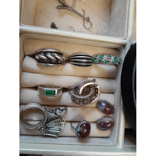 86 - Assorted mainly silver costume jewellery, rings, earrings etc.