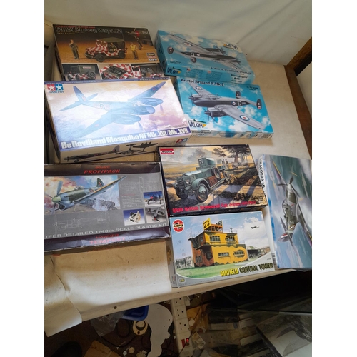 122 - Collection of boxed model aeroplanes, various eras and makers