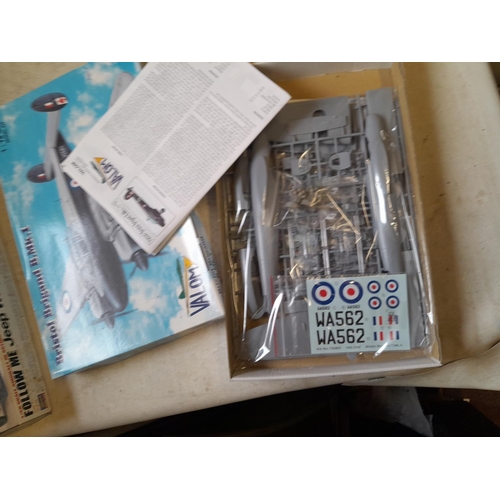 122 - Collection of boxed model aeroplanes, various eras and makers