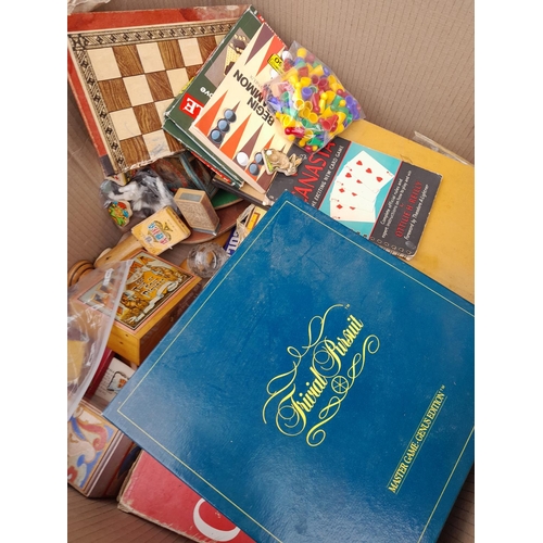 95 - Vintage & modern childrens games, & kitchenalia : Trivial Pursuit, mid size bone dominoes etc