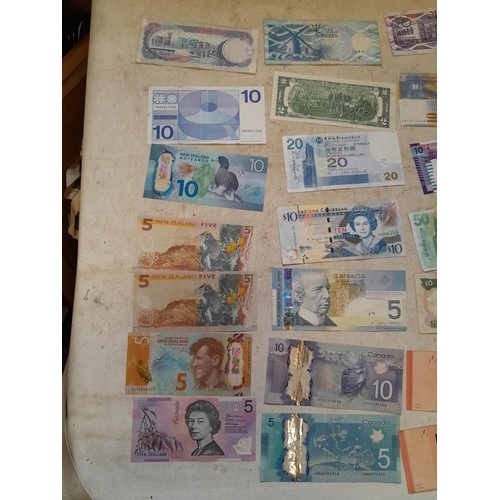 122 - Banknotes all from circ. : Australia $5, Barbados $27, Canada $20, East Caribbean $10, Hong Kong $90... 