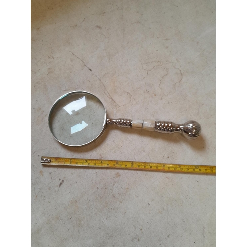 192 - Hand magnifying glass