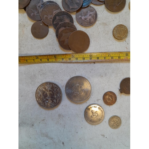 228 - Varied array of GB coins from l ate 19th century onwards : Threepences mint and circ. Pennies, base ... 