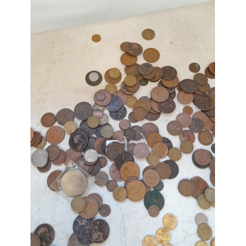 228 - Varied array of GB coins from l ate 19th century onwards : Threepences mint and circ. Pennies, base ... 