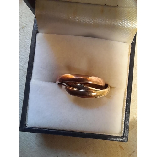 288 - 9 ct gold triple ring , size M, 4.5 g