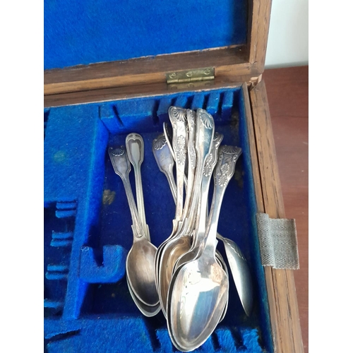 298 - Oak canteen of fisheaters, & damaged canteen of mixed plated cutlery