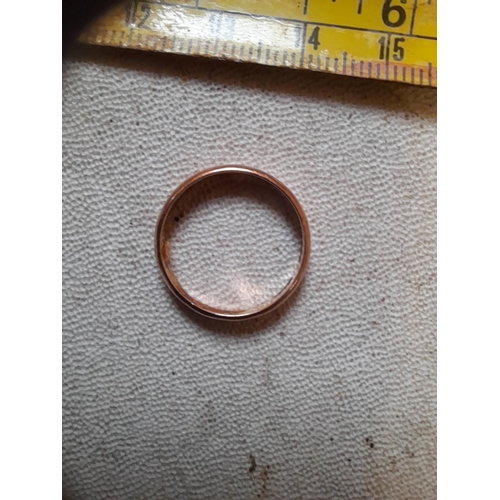 318 - 9 ct rose gold wedding band 1.6 g