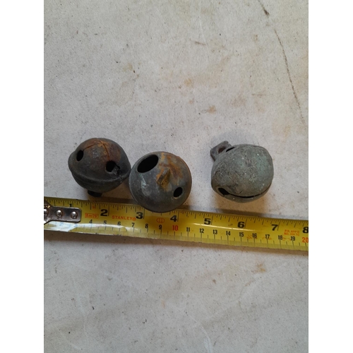 609 - Detectorist finds : 3 x crotal bells