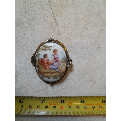 612 - Porcelain vintage brooch