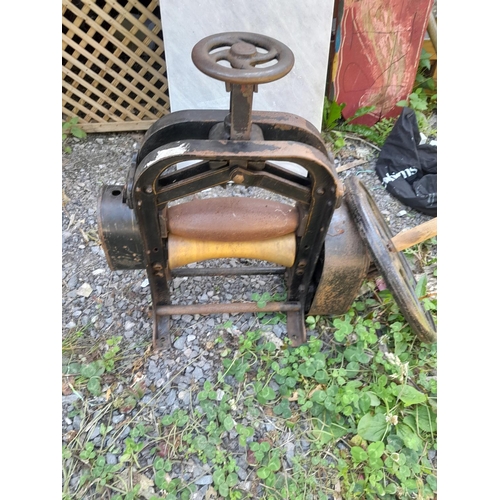 669 - Unusual and rare late Victorian shoe leather stretcher. Made for shoe makers and cobblers. Very heav... 