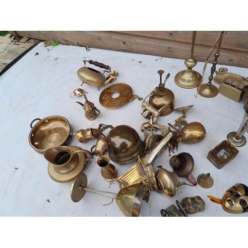 8 - Assorted brassware