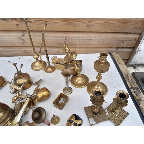 8 - Assorted brassware