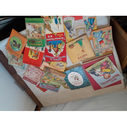 61 - Childrens books : Collectors Edition Winnie the Pooh, No1 Debbie and vintage childrens books