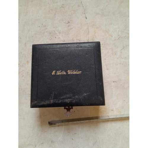 68 - Early 20th century E Leitz Wetzlar gauge in box of issue (microscope interest)