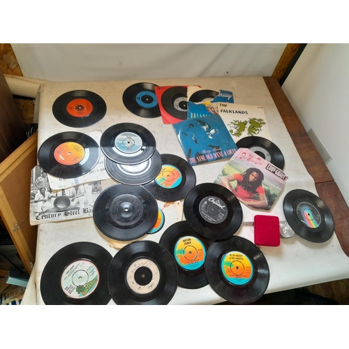 71 - Assorted vinyl 45 singles, all commercial pop, reggae and others Island and other labels from the 19... 