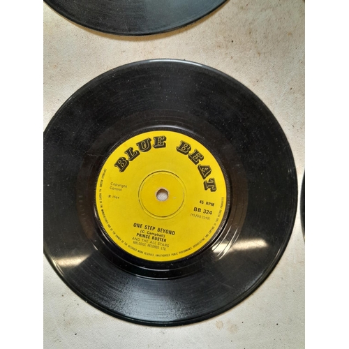 72 - Vinyl record single 45 rpms : mainly reggae all without sleeves : Dillinger JS916, Kellee Patterson ... 