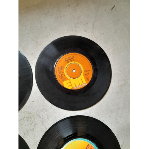 72 - Vinyl record single 45 rpms : mainly reggae all without sleeves : Dillinger JS916, Kellee Patterson ... 